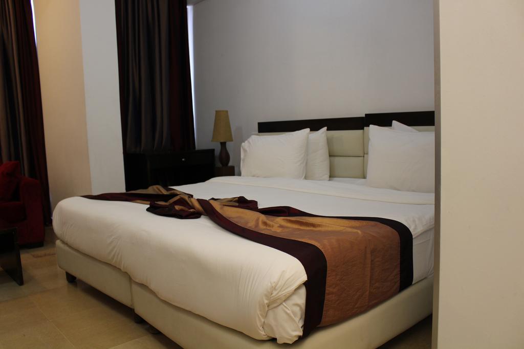 Bliss 3000 Furnished
